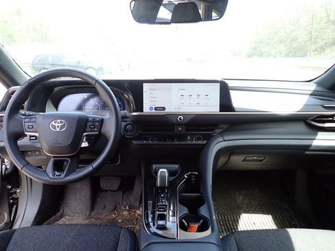 Used 2024 Toyota Crown AWD/4WD image 12