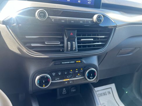 Used 2025 Ford Escape Active AWD/4WD image 19