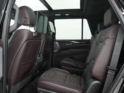 Used 2022 Cadillac Escalade Sport Platinum w/ Heavy-Duty Trailer Package AWD/4WD image 16