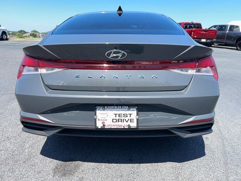Used 2023 Hyundai Elantra SEL w/ Convenience Package FWD image 6