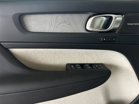 New 2026 Volvo XC40 B5 Ultra image 10