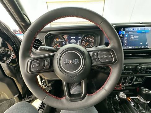 Used 2024 Jeep Wrangler Unlimited Rubicon AWD/4WD image 12