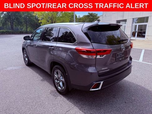 Used 2018 Toyota Highlander Limited Platinum FWD image 5