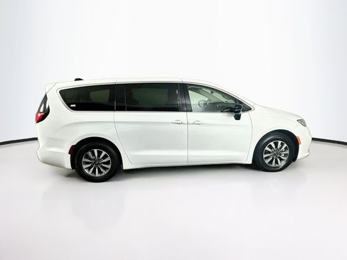 Used 2024 Chrysler Pacifica Limited FWD image 10
