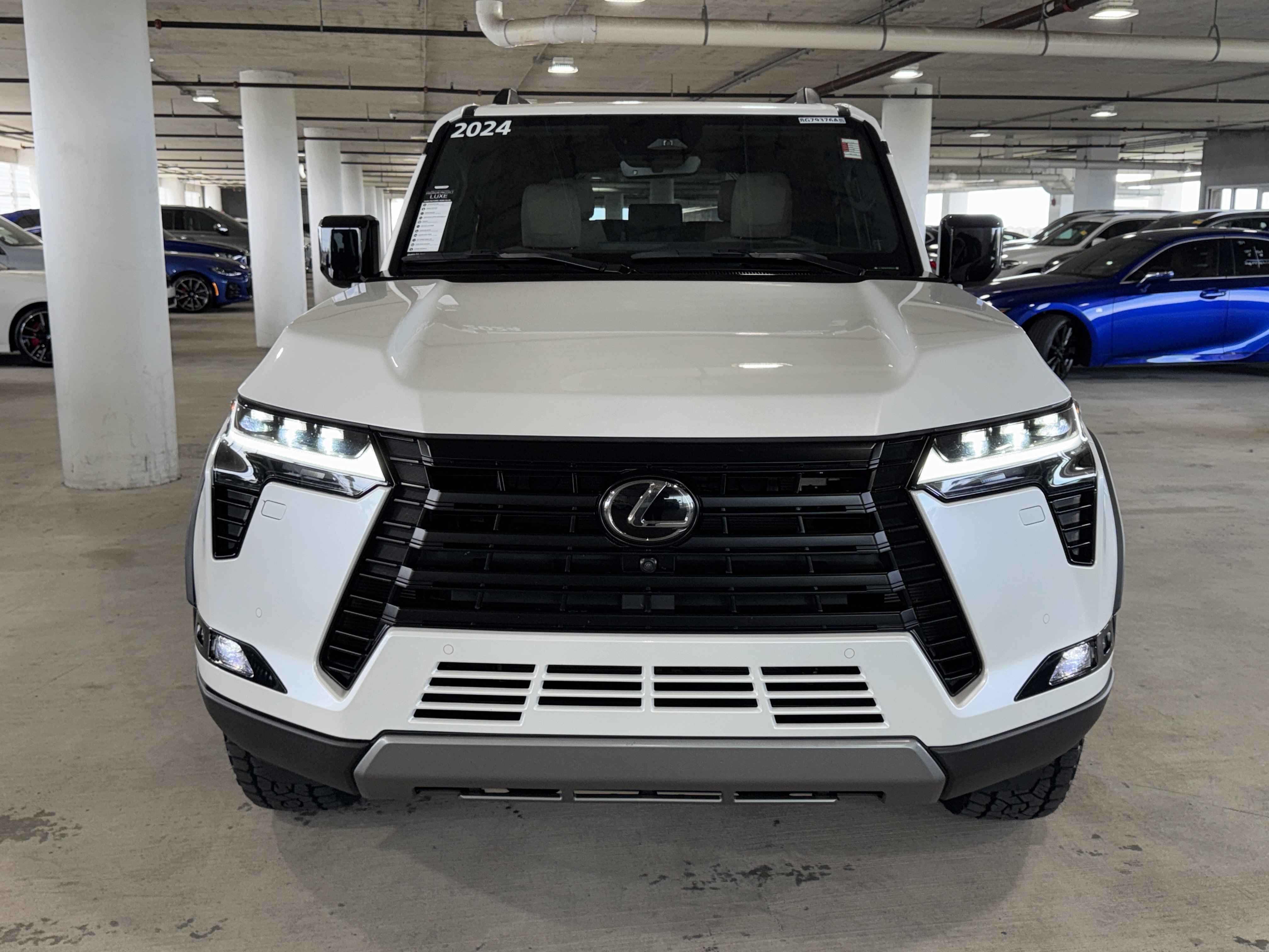 Used 2024 Lexus GX 550 AWD/4WD image 3