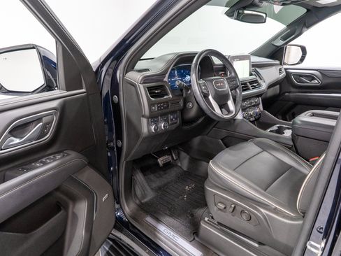 Used 2024 GMC Yukon SLT w/ SLT Luxury Package AWD/4WD image 12