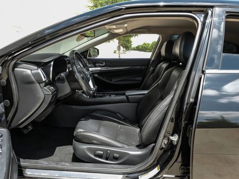 Used 2020 Nissan Maxima 3.5 SV w/ Floor Mat Group FWD image 4