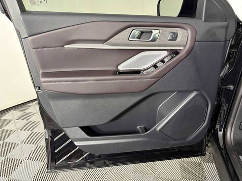 Used 2025 Ford Explorer Platinum image 8