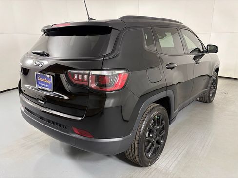New 2026 Jeep Compass Latitude w/ Sun and Sound Group AWD/4WD image 8