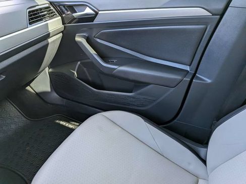 Used 2019 Volkswagen Jetta R-Line FWD image 18