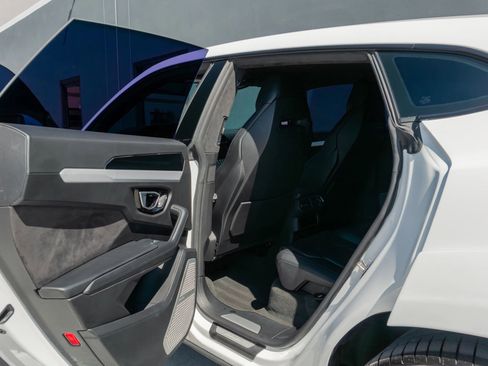Used 2019 Lamborghini Urus AWD/4WD image 46