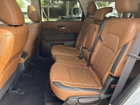 Used 2023 Nissan Pathfinder Platinum w/ Lighting Package (N93) AWD/4WD image 23