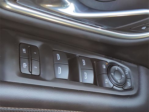 Used 2021 GMC Yukon AT4 w/ AT4 Premium Plus Package image 19