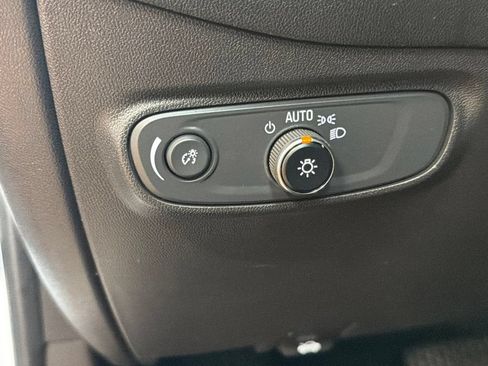 Used 2022 Chevrolet Equinox LT FWD image 22