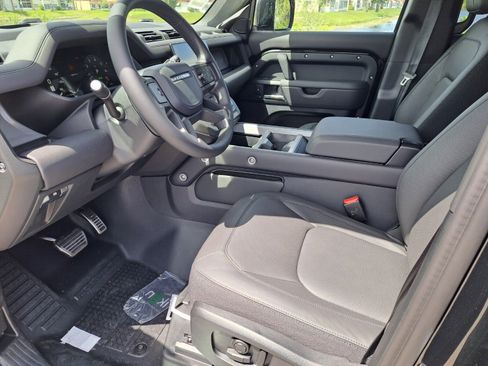 New 2025 Land Rover Defender 110 X image 9