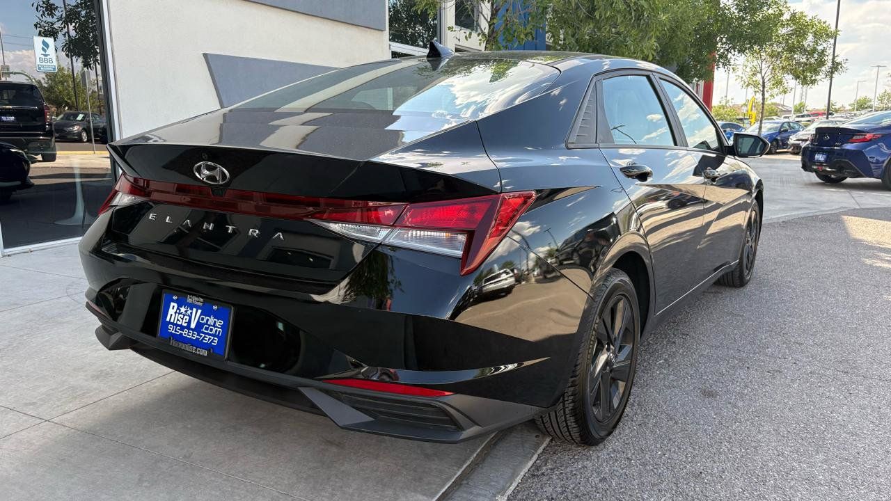 Used 2023 Hyundai Elantra SEL FWD image 5