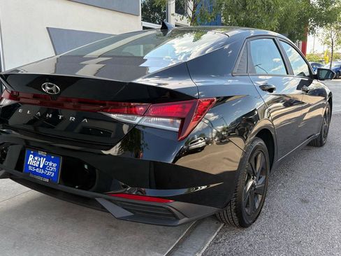 Used 2023 Hyundai Elantra SEL FWD image 5
