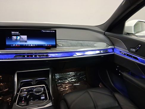 Used 2023 BMW 740i RWD image 29