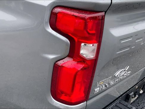 Used 2023 Chevrolet Silverado 1500 High Country w/ Technology Package AWD/4WD image 27