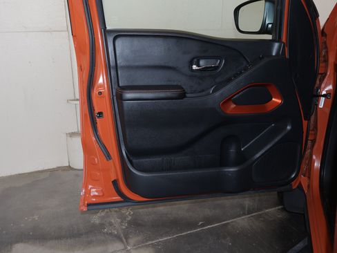 Used 2025 Nissan Frontier PRO-4X AWD/4WD image 35