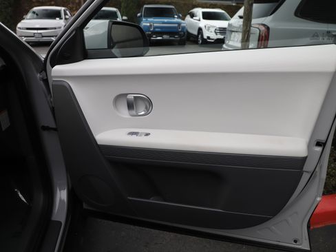 Used 2024 Hyundai Ioniq 5 SE image 9