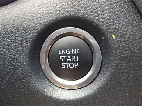 Used 2025 Toyota Corolla SE image 31