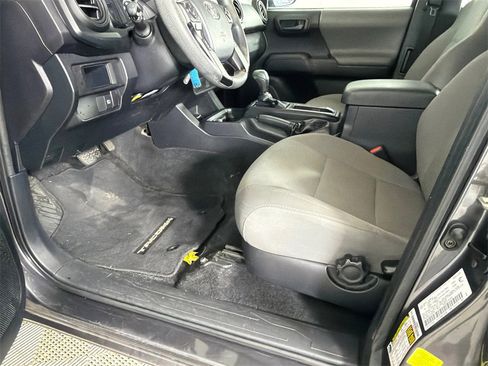 Used 2018 Toyota Tacoma SR image 9