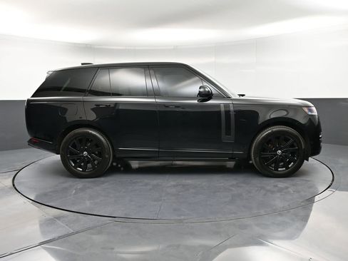 Used 2025 Land Rover Range Rover SE AWD/4WD image 9
