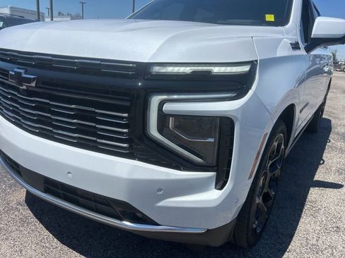 Used 2026 Chevrolet Suburban High Country AWD/4WD image 9