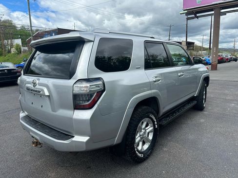 Used 2016 Toyota 4Runner SR5 AWD/4WD image 5
