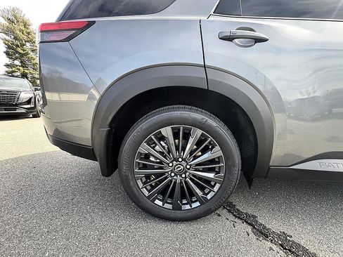 New 2026 Nissan Pathfinder SL image 12