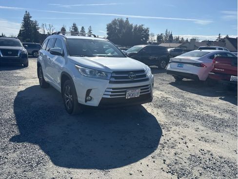 Used 2017 Toyota Highlander XLE image 10