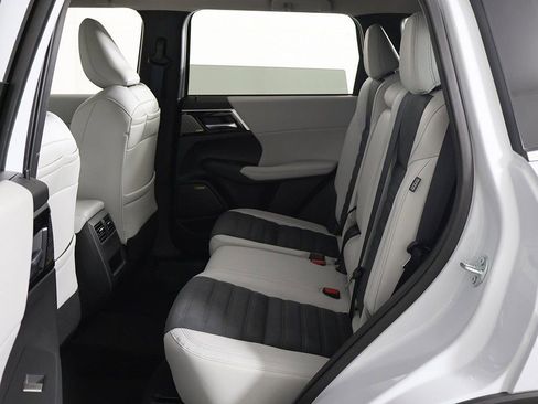 New 2025 Mitsubishi Outlander SE FWD image 31