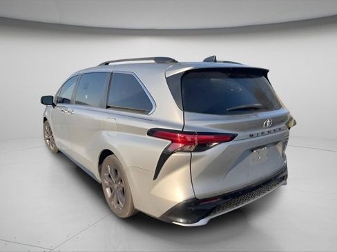 Used 2021 Toyota Sienna XSE image 15