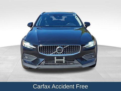 Used 2021 Volvo V60 T5 Cross Country AWD/4WD image 3