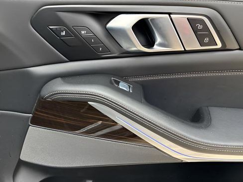 Used 2023 BMW X7 xDrive40i w/ Executive Package image 14