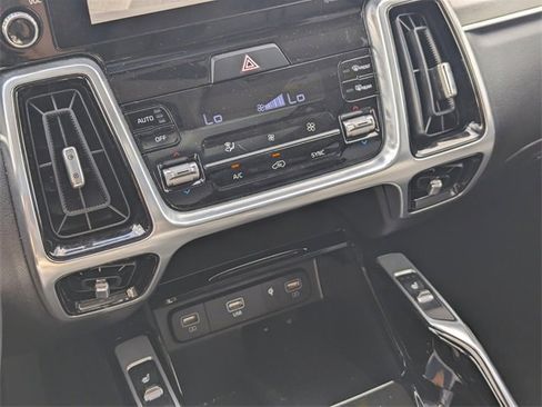 Used 2023 Kia Sorento SX image 22