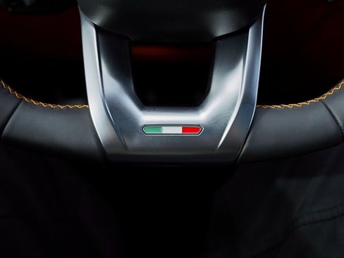 Used 2025 Lamborghini Urus SE image 60