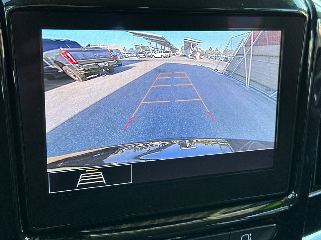 Used 2021 Chevrolet Traverse LT FWD image 19