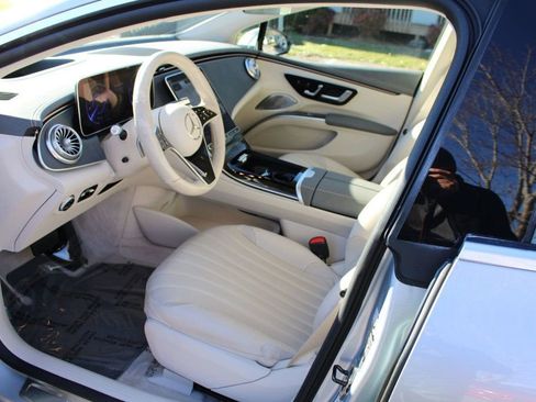 Used 2022 Mercedes-Benz EQS 450+ Sedan image 12
