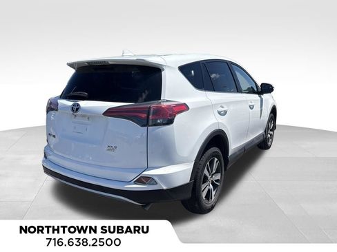 Used 2018 Toyota RAV4 XLE AWD/4WD image 3