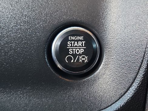 Used 2014 Dodge Challenger SXT w/ Sport Appearance Package image 20