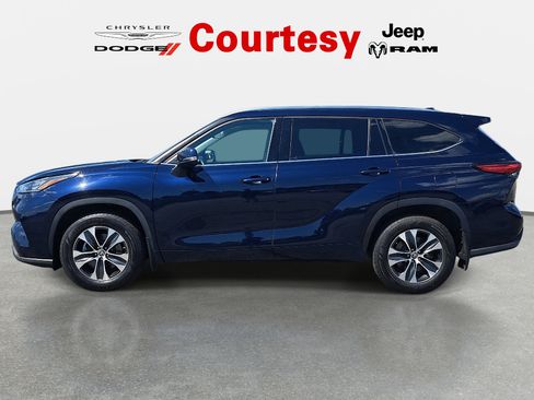 Used 2020 Toyota Highlander XLE AWD/4WD image 7