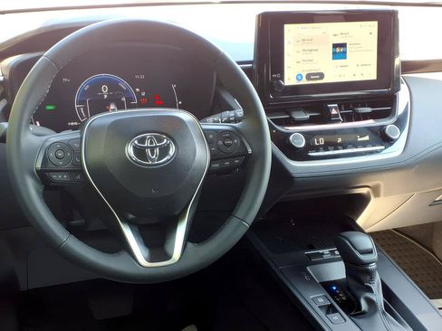 Used 2026 Toyota Corolla Cross AWD Hybrid w/ Moonroof Package image 12