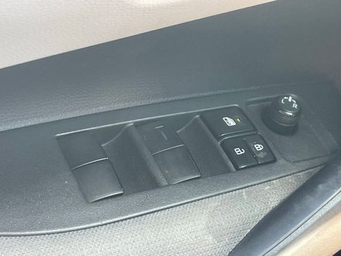 Used 2022 Toyota Corolla LE w/ Carpet Mat Package (TMS) FWD image 9