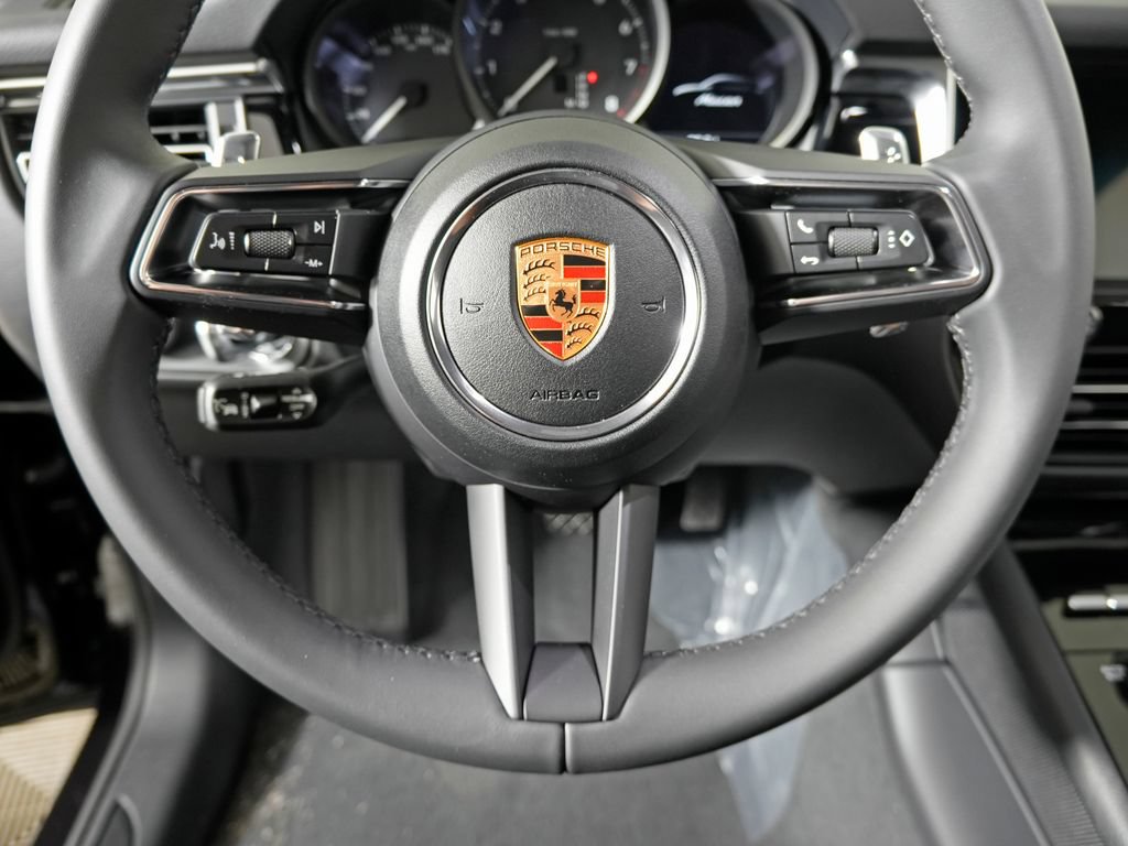 Used 2026 Porsche Macan AWD/4WD image 22