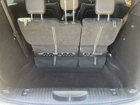 Used 2026 Chrysler Pacifica Limited FWD image 32