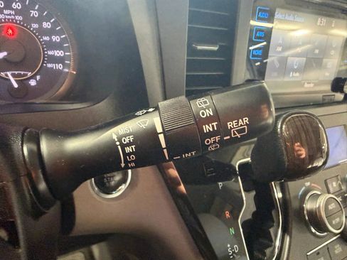 Used 2017 Toyota Sienna Limited FWD image 15