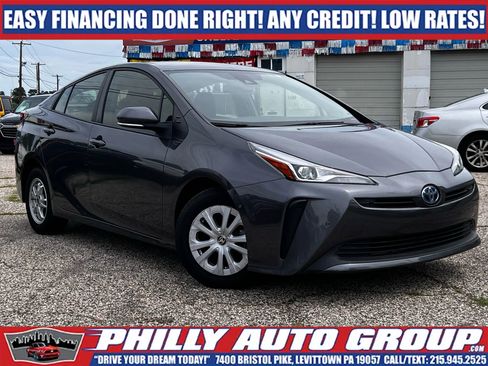 Used 2021 Toyota Prius LE FWD image 1