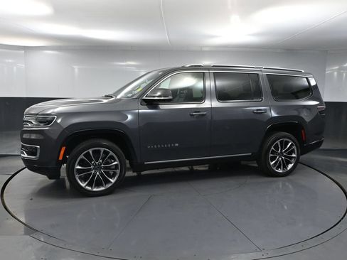 Used 2022 Jeep Wagoneer Series III w/ Premium Group I AWD/4WD image 12